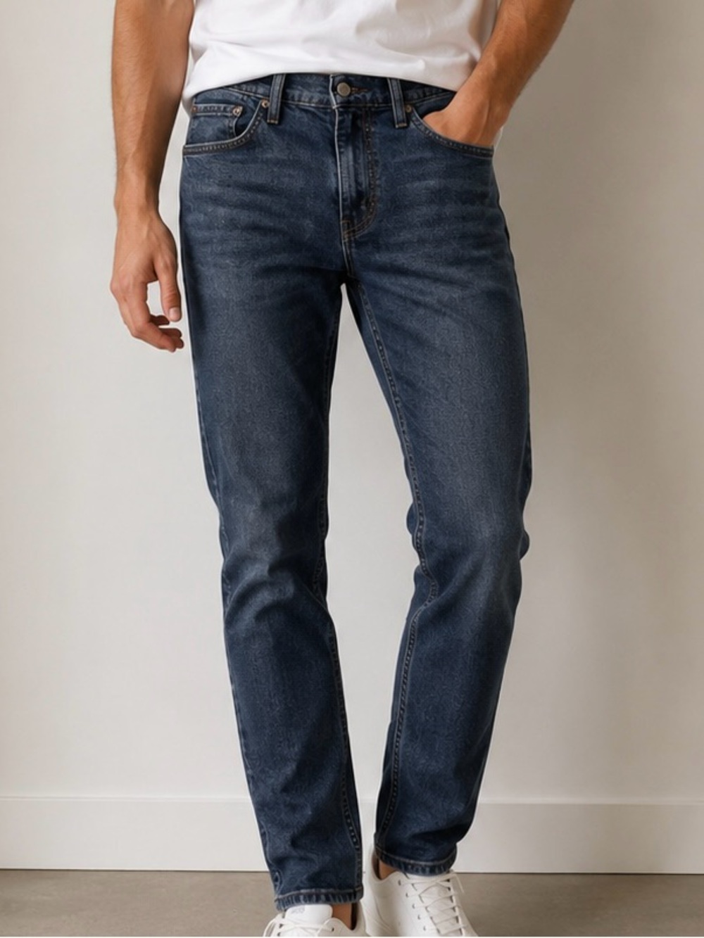 Levi's Slim Straight Jeans in Dark Blue Wash